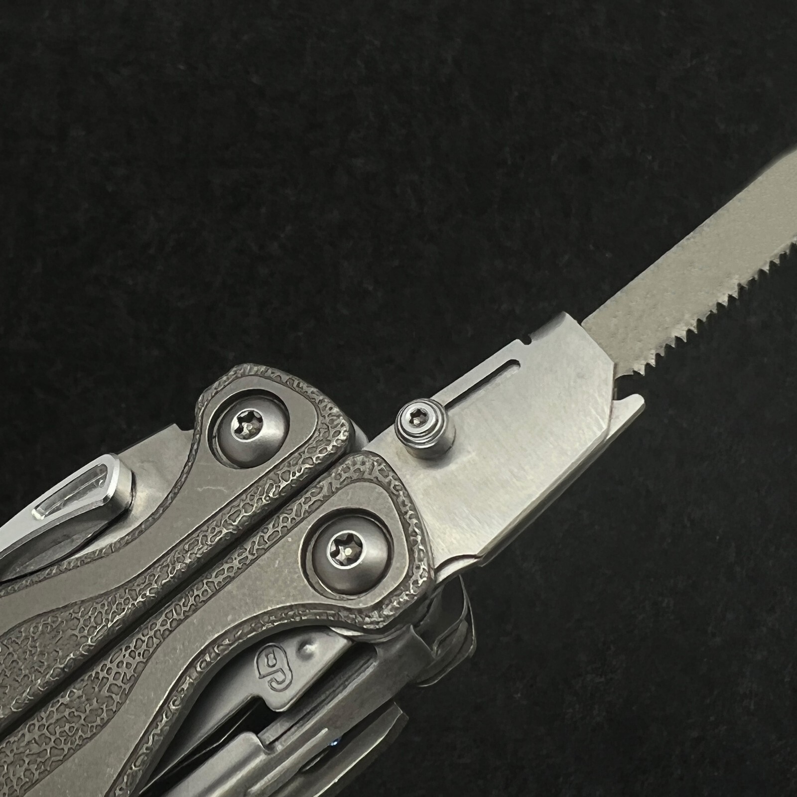 Stainless steel Saw T-Shank Holder with Thumb Grip for Leatherman TTI Wave