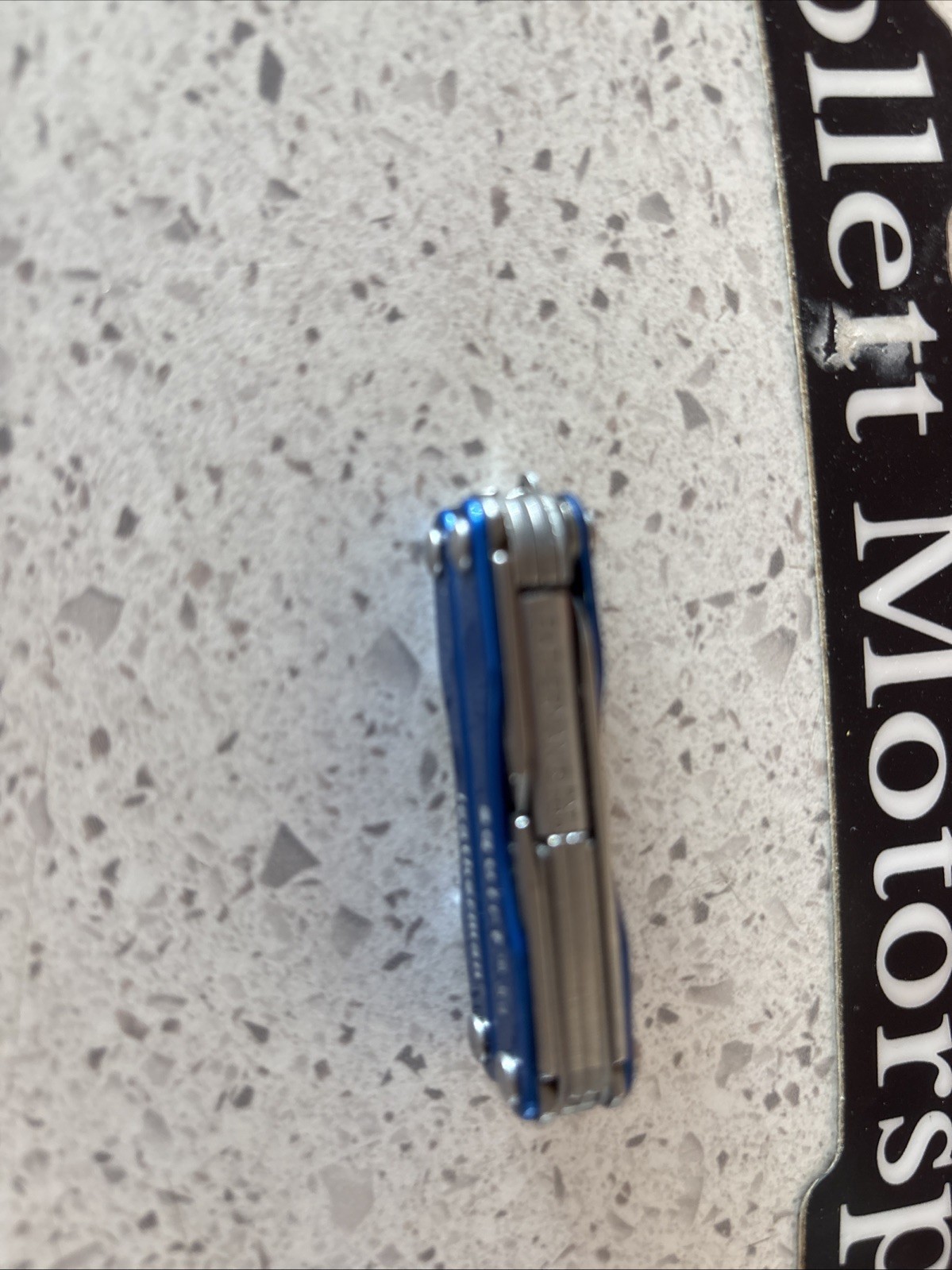 LEATHERMAN SQUIRT P4 MINI MULTI PLIERS TOOL W/ KNIFE BLUE