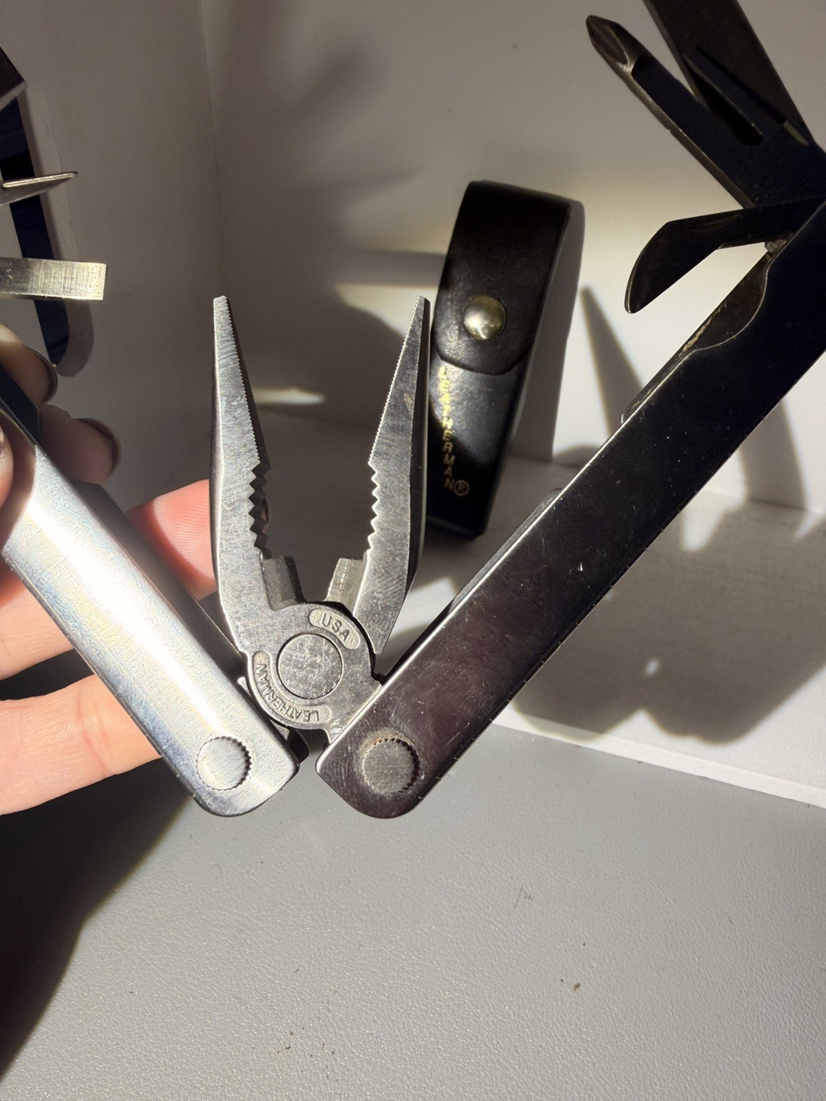 Leatherman Pocket – USA Multi-Tool w/ Leather Sheath plus Skeletool + sheath