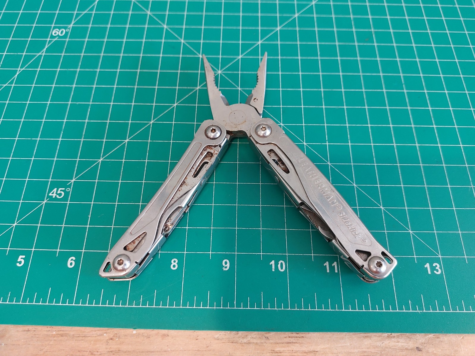 Leatherman Sidekick Multi-Tool Some Rust Somewhat Hard to Open Side Tools
