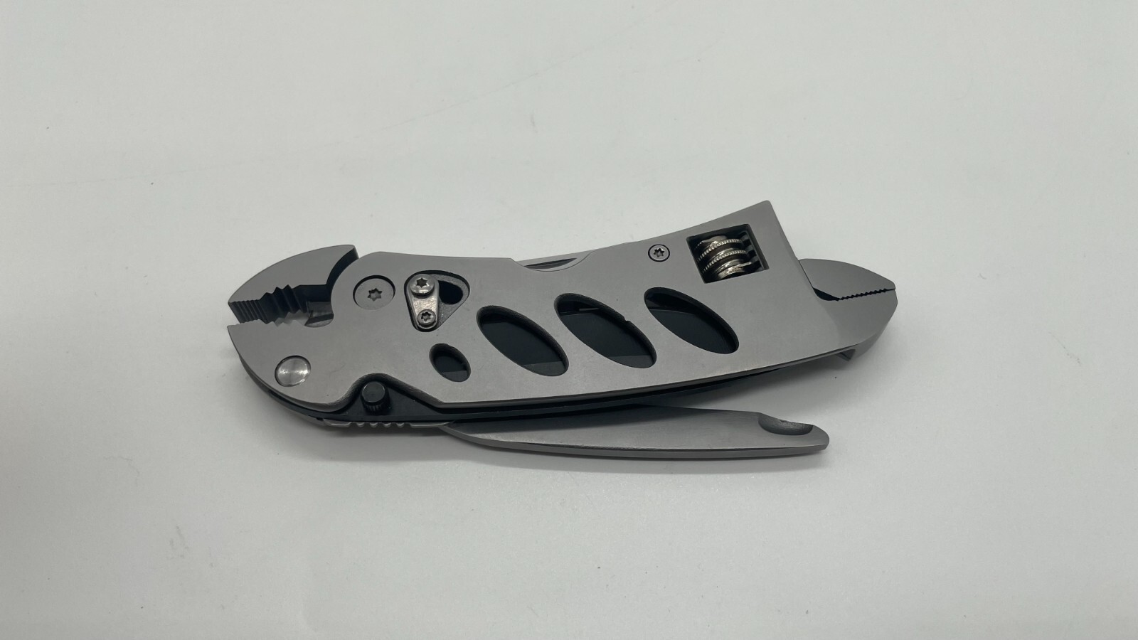 dpnao Multitool Wrench With 7 Tools/Pliers/Wire Cutter/Flat Screwdriver/Phillips