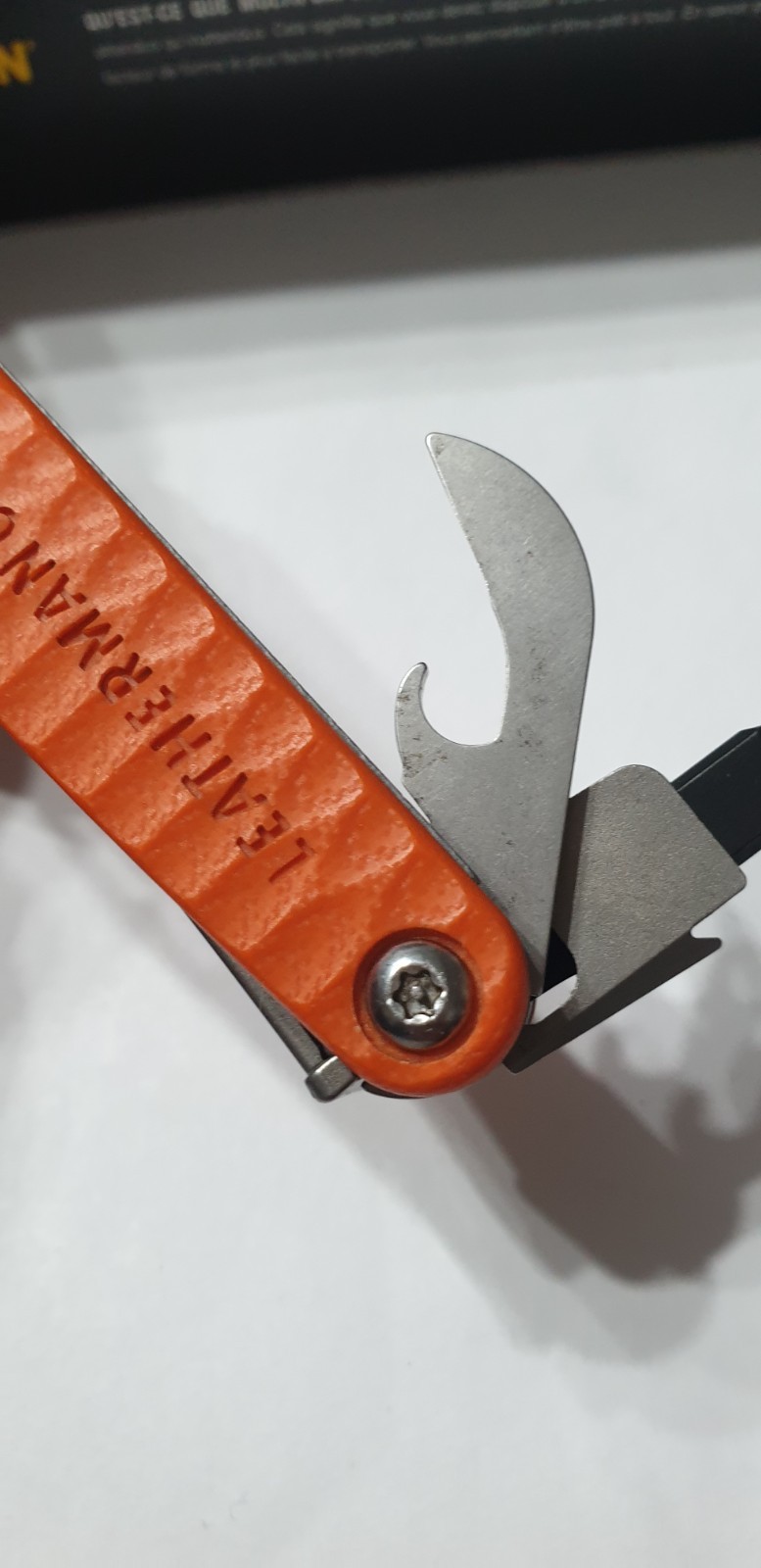🔥 Leatherman Squirt E4 Stainless Multitool RadioShack Red RareRetired Condition