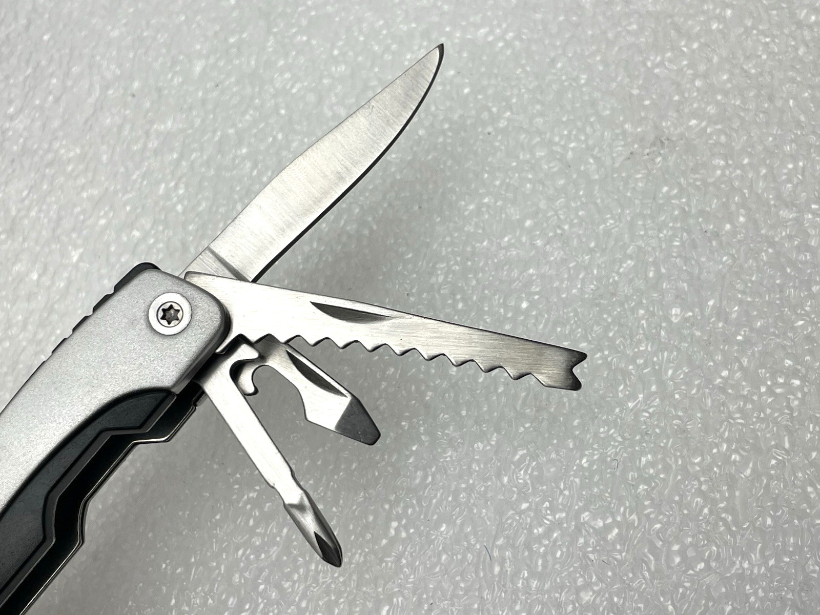 CHARLES COMPANY MULTI-TOOL PROMO NEAR MINT BLADE FILE SAW PHILIPS PLIERS