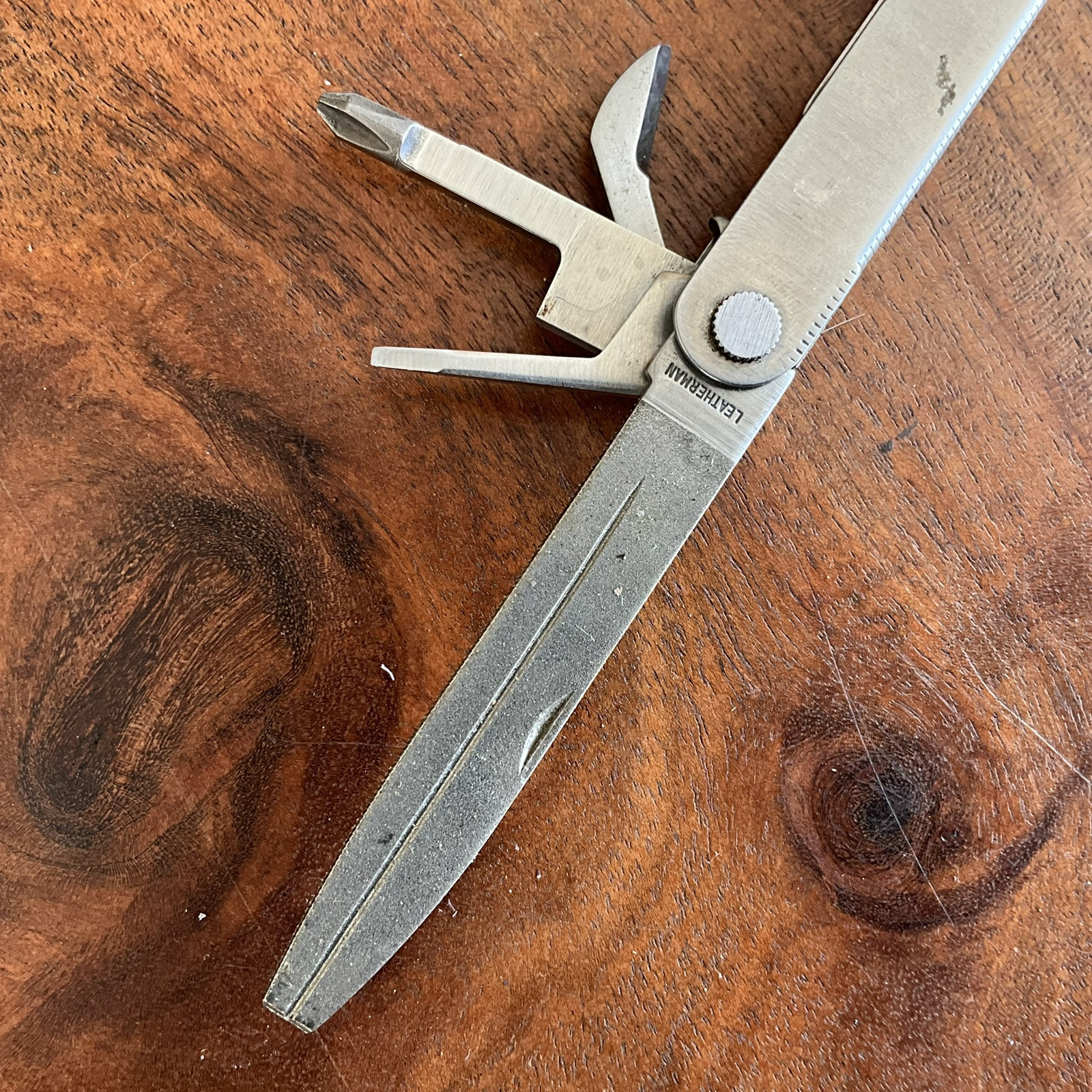 COLLECTIBLE LEATHERMAN MULTI TOOL PORTLAND, OR USA MULTI-TOOL. W/SHEATH