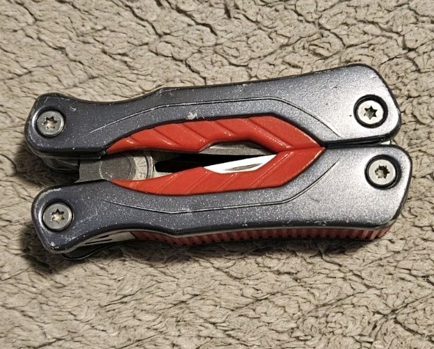 Multi Tool 9 Tools Red