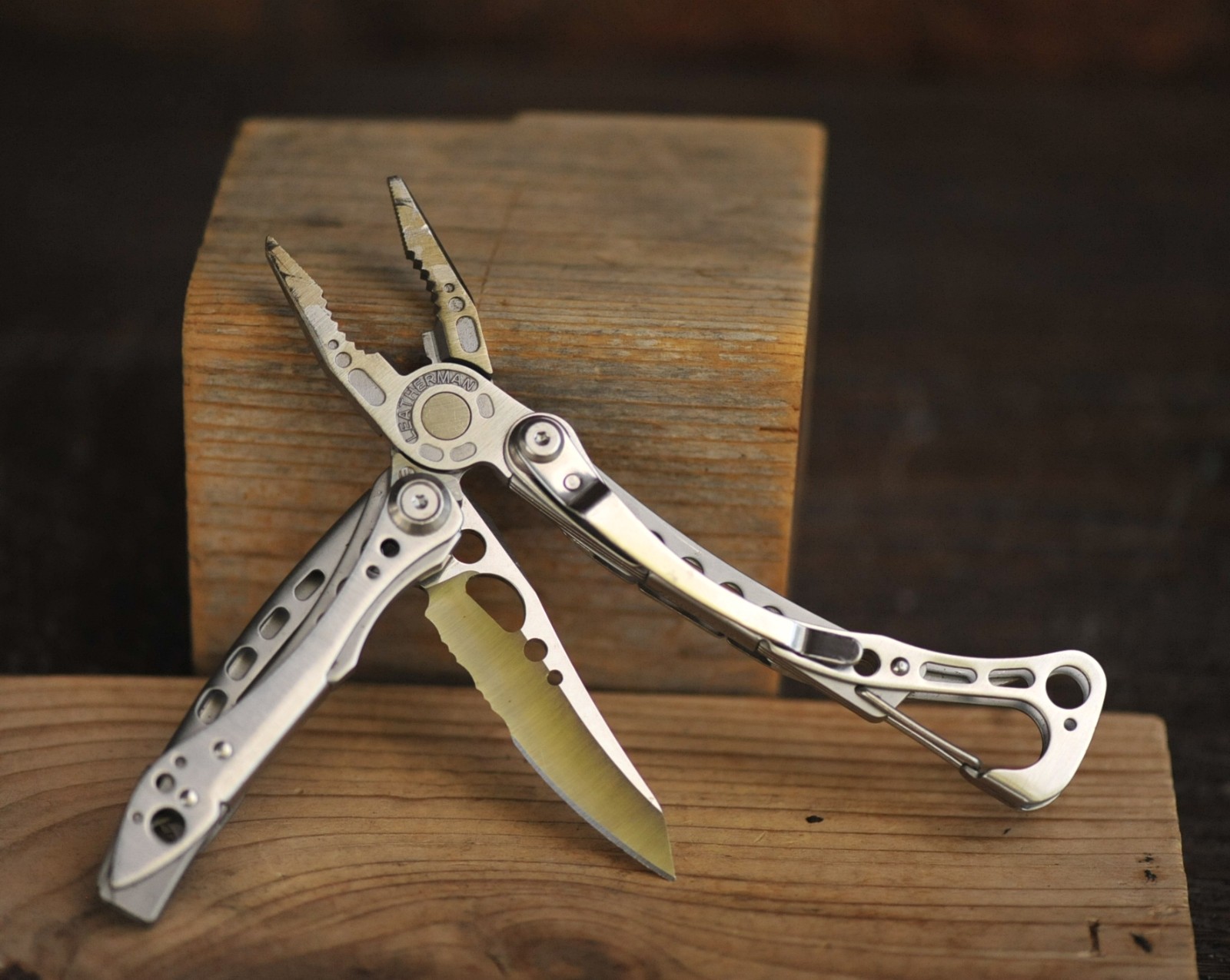Leatherman Skeletool Multi-Tool, Combo Blade, Bit Driver, Stainless, USA