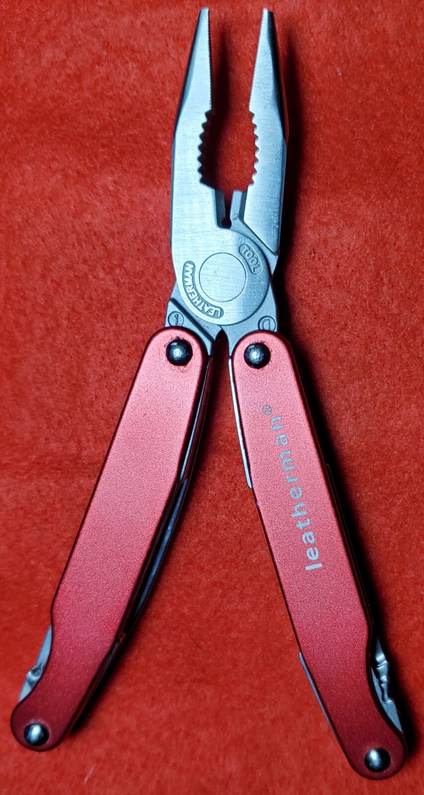Leatherman Juice C2 Red multitool. Discontinued -RARE Editon