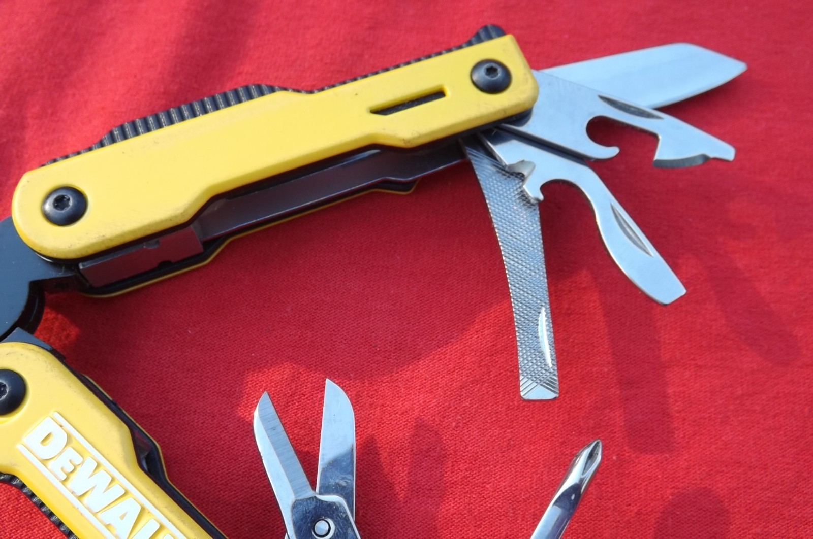 Dewalt MT16 16 in 1 Multi Tool Pocket Knife Pliers Set Stainless Steel Multitool