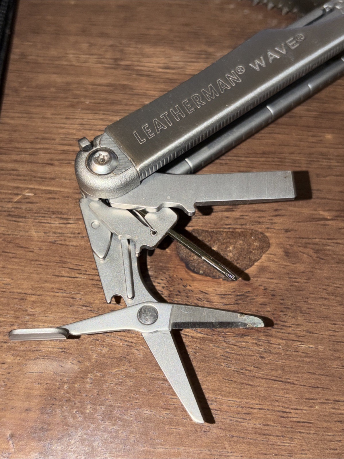 Leatherman Wave Multi-Tool Stainless Steel, with OEM Leather Sheath