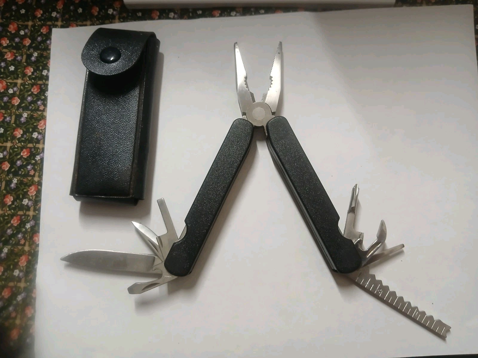 Multi-Tool 9 in 1 Black with Case – Pliers, Knife, Openers, Saw & More