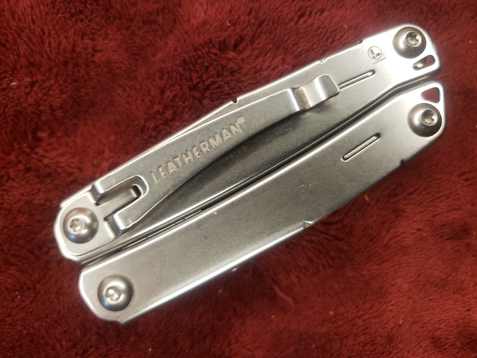 Leatherman Wingman Multi Tool with Sheath with light damage 0120 Date Code