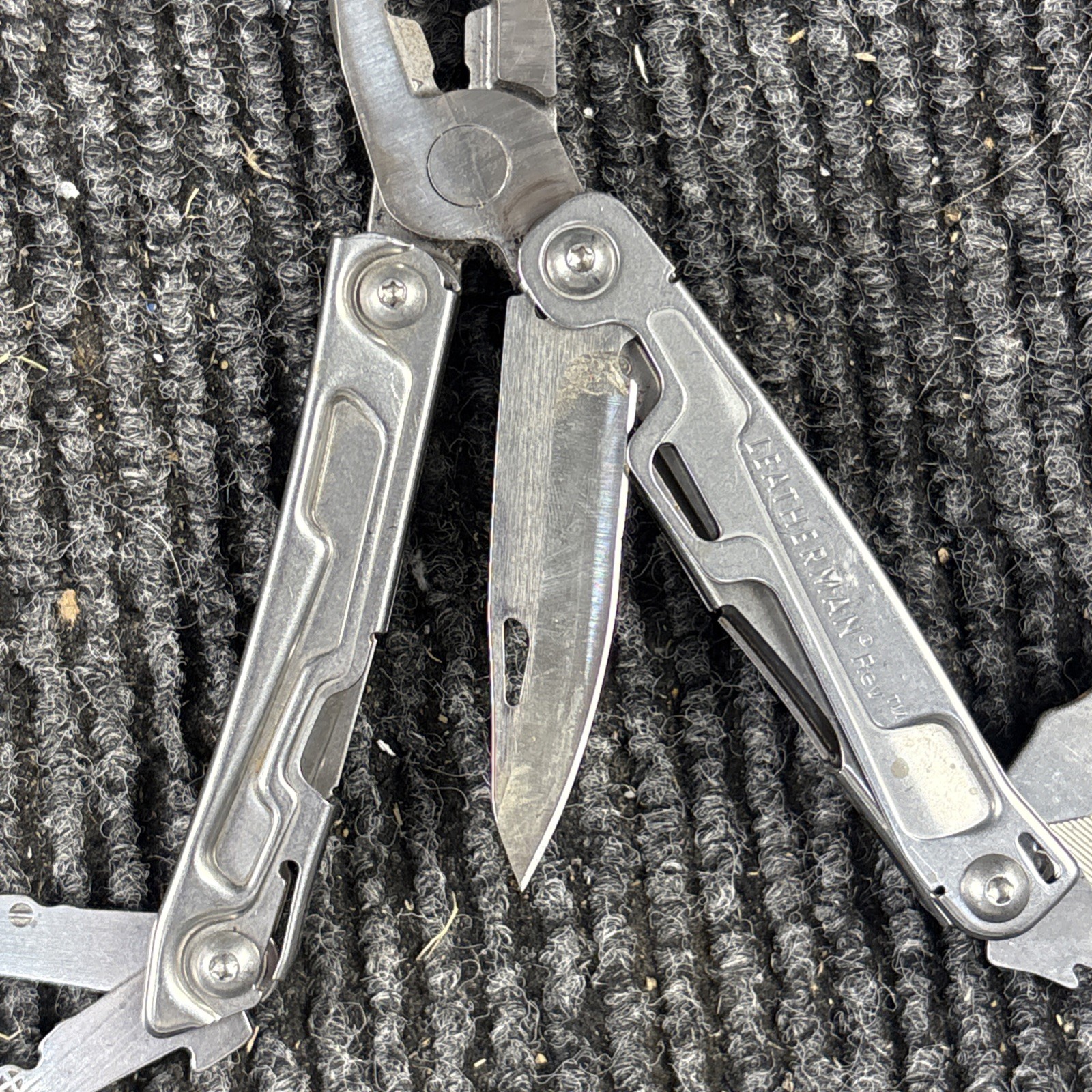 Leatherman Rev 3.8″ Multi-Tool, Stainless! USED (044)