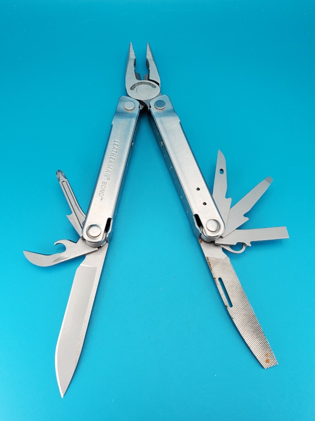 LEATHERMAN Bond Multitool, Stainless Steel Everyday Tool!