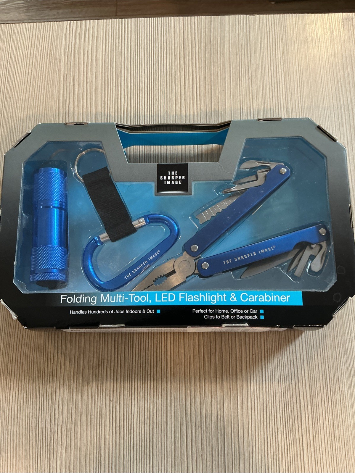 The Sharper Image 3 Piece -Tool Kit Set Carabiner Flashlight Multitool
