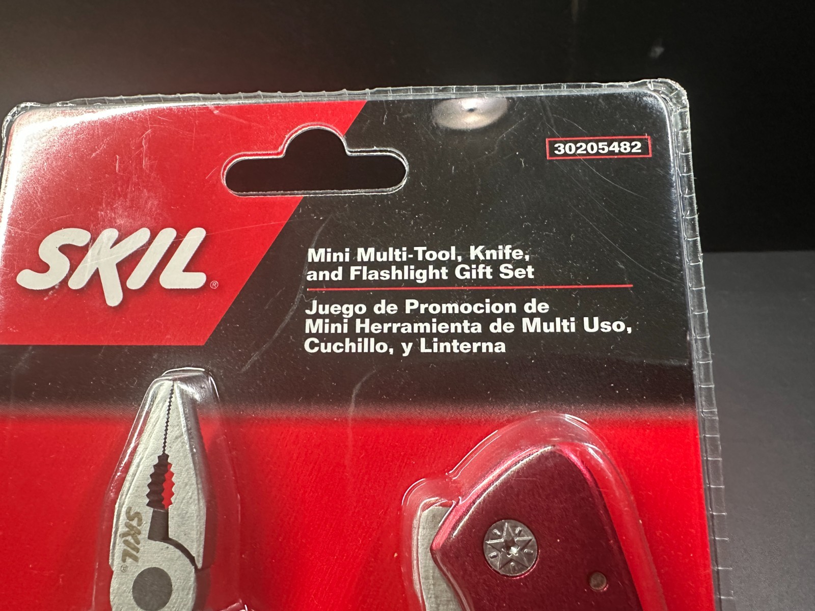 SKIL Mini Multi-Tool, Utility Knife, and Flashlight Gift Set #30205482