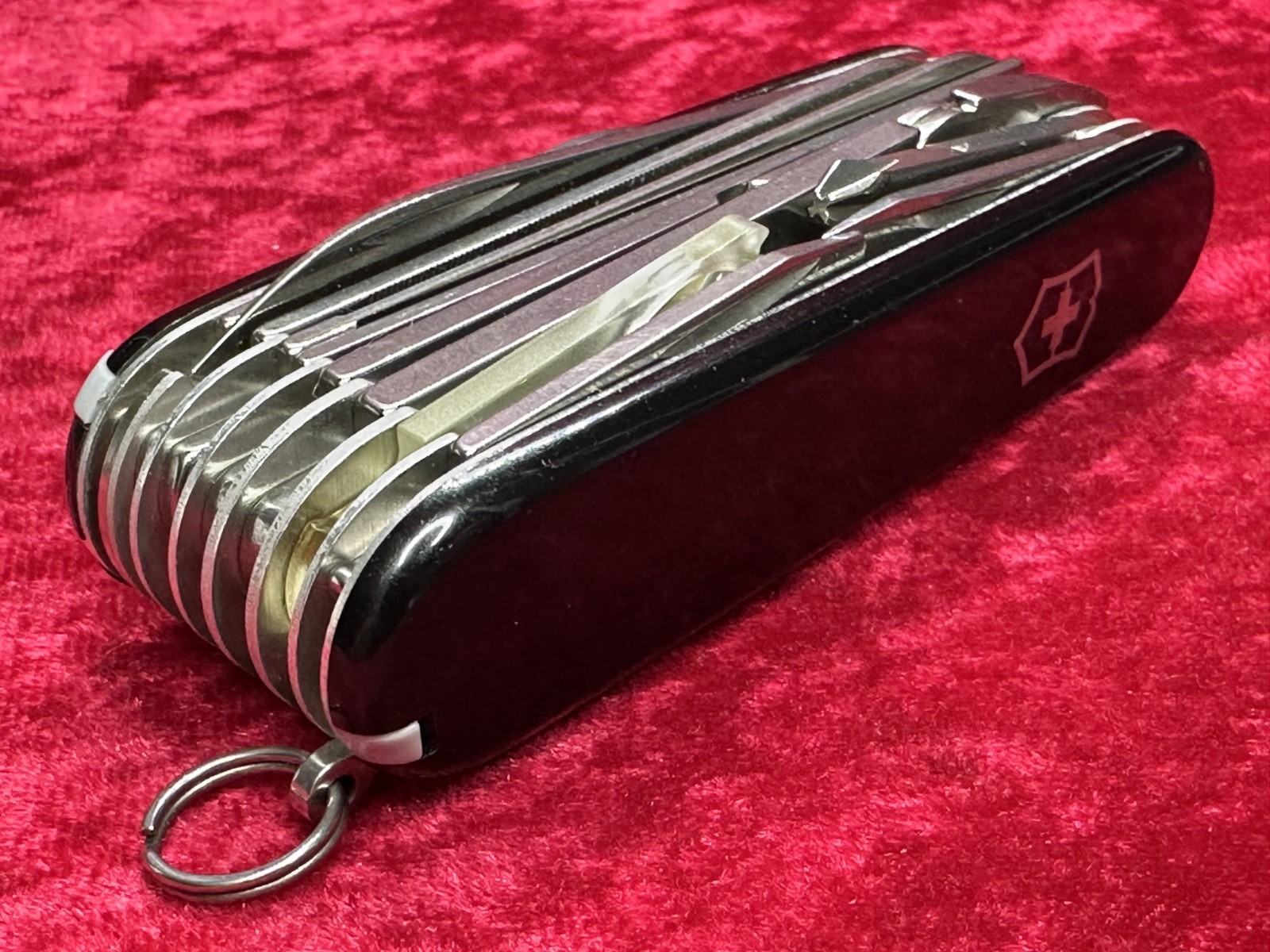 Victorinox SwissChamp Black Swiss Army Knife 91mm 22 Tool 8 Layer (689)