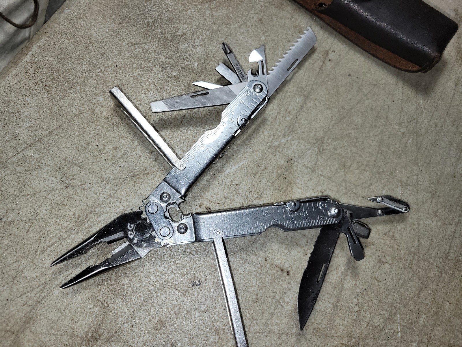 Fine SOG Power Lock Multi-Tool Stainless Steel Serrated Knife Opener