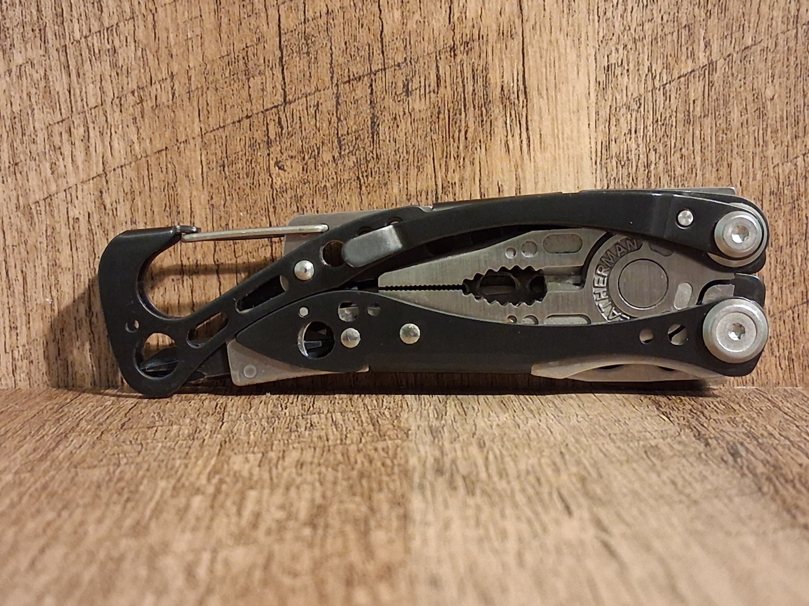 Leatherman Skeletool CX Black 7-in-1 Multi-Tool NEW/Open Box/Display Model