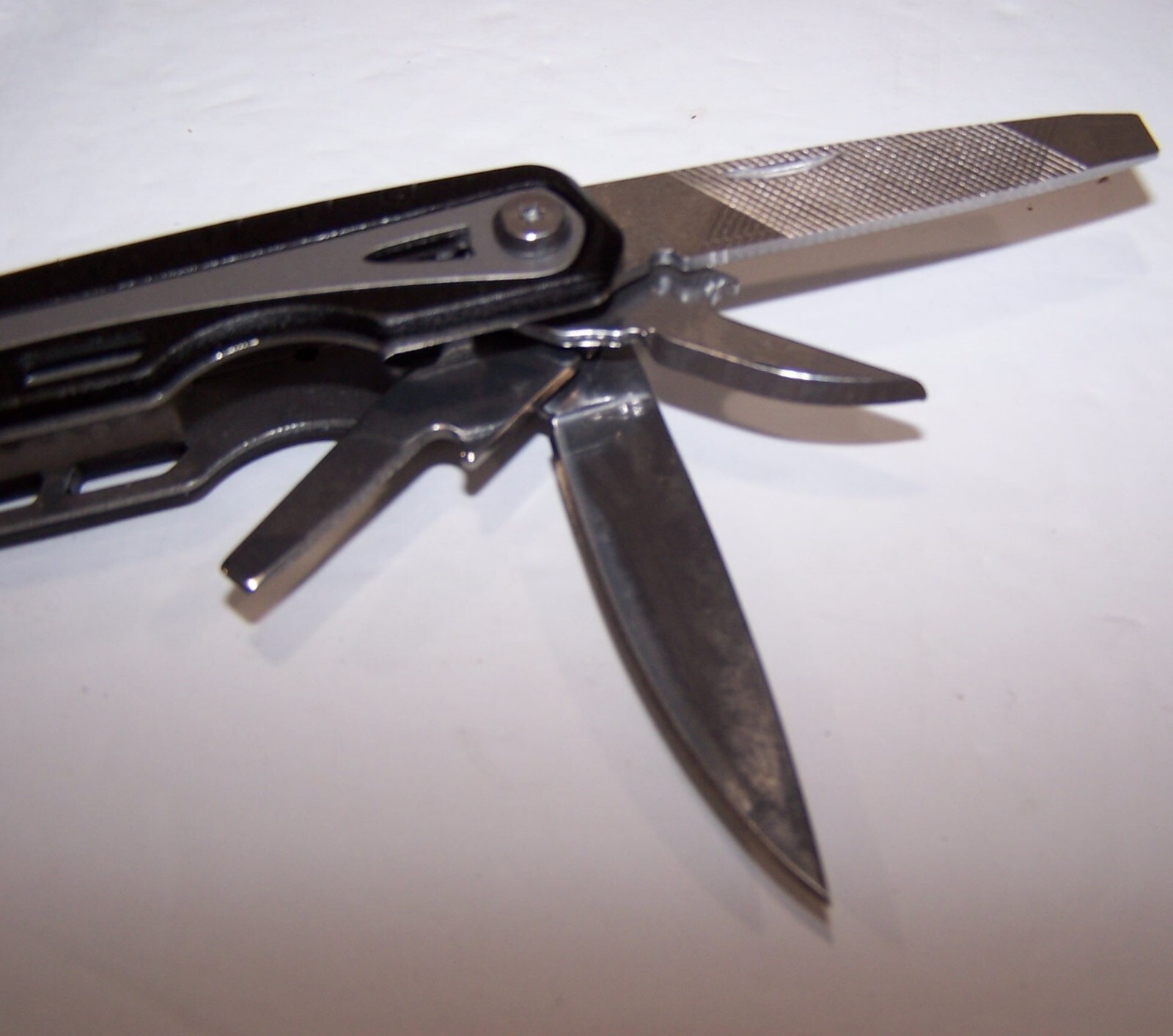 SkyFox 16-in-1 Stainless Steel Multitool w/Case for Outdoor Camping Hiking