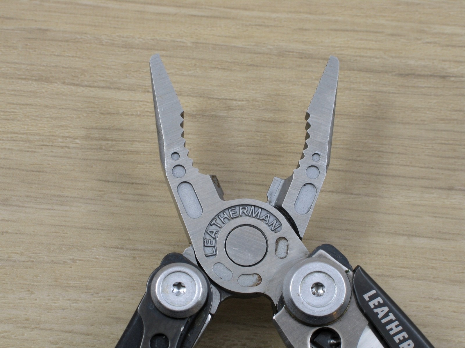 Leatherman Skeletool CX Multi-Tool 154CM Plain Edge Knife, Black, USA -Excellent