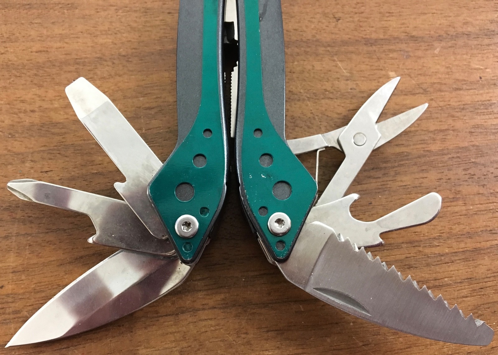 Cabela’s multi tool in hunter green with sheath for camp, hunt, survival, crafts