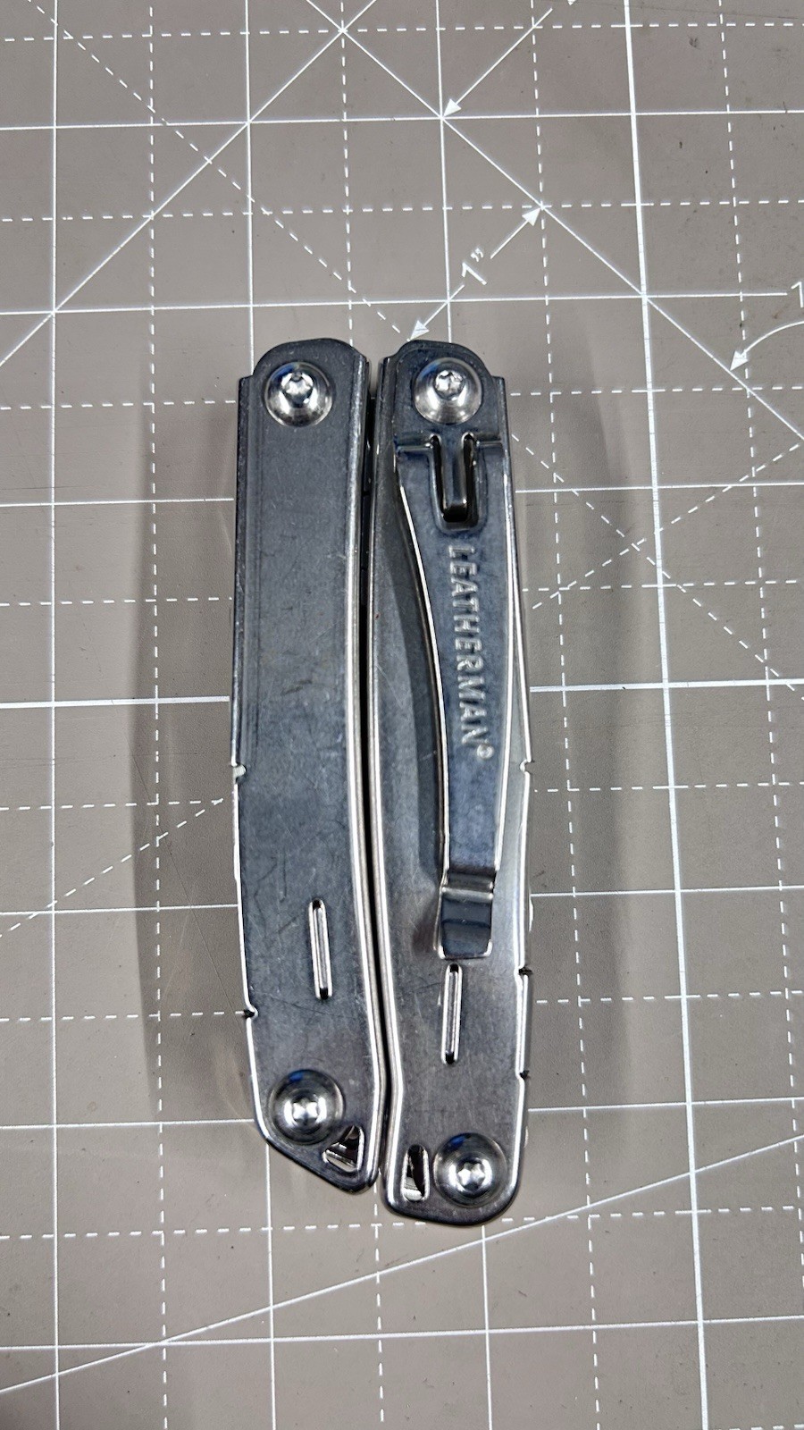 LEATHERMAN Wingman 14 in 1 Multitool W/ Spring-Action Pliers & Scissors Silver