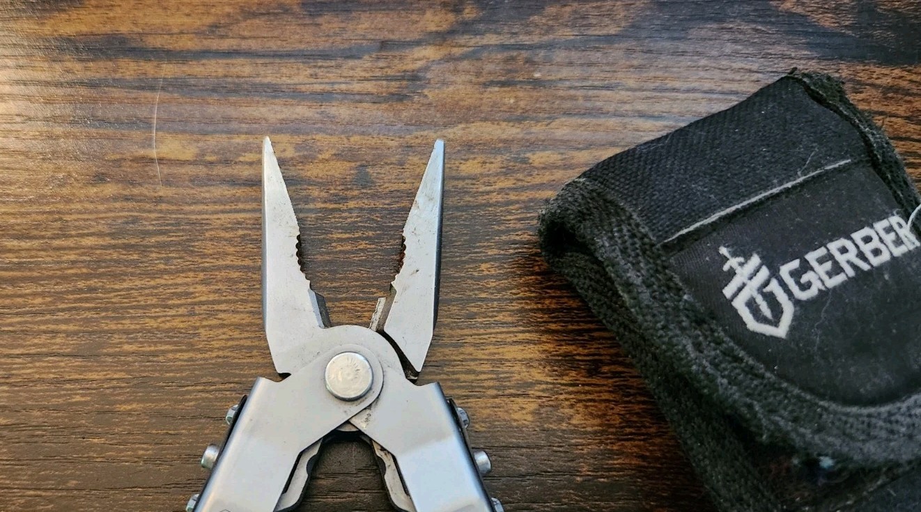 Gerber MP600 Multi-Tool Multi-Plier Needle Nose Silver w/ Sheath – Great W9