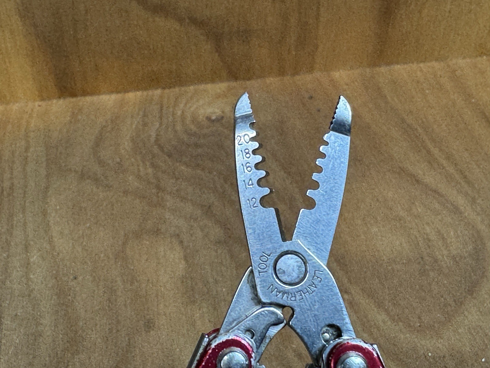LEATHERMAN Squirt E4 Red Radio Shack Electrical Rare Limited Edition USA GREAT!