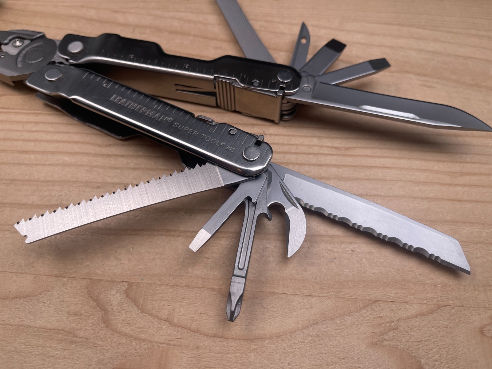 Leatherman Super Tool 300 Multi-Tool Knife 01/20 w/ Nylon Sheath – Very Nice!