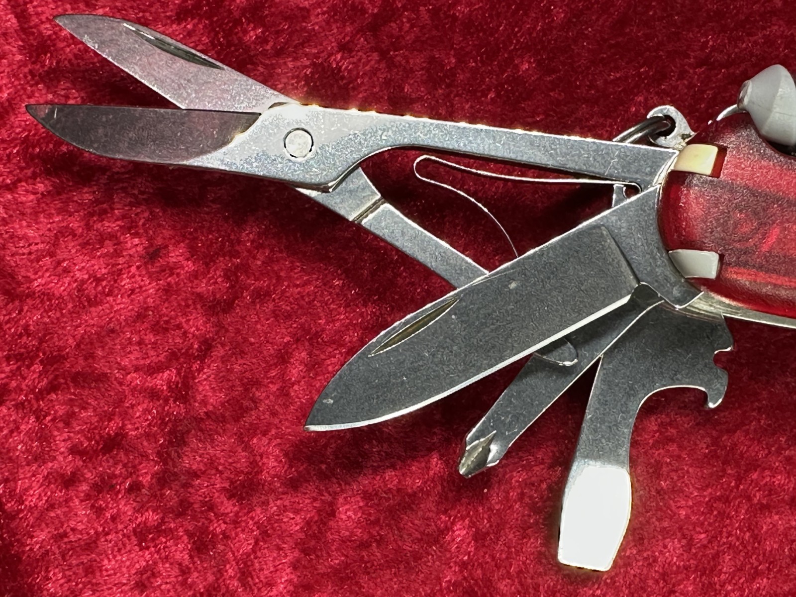 Victorinox Voyager Lite Ruby Red Transparent Swiss Army Knife 91mm 17 Tool (693)