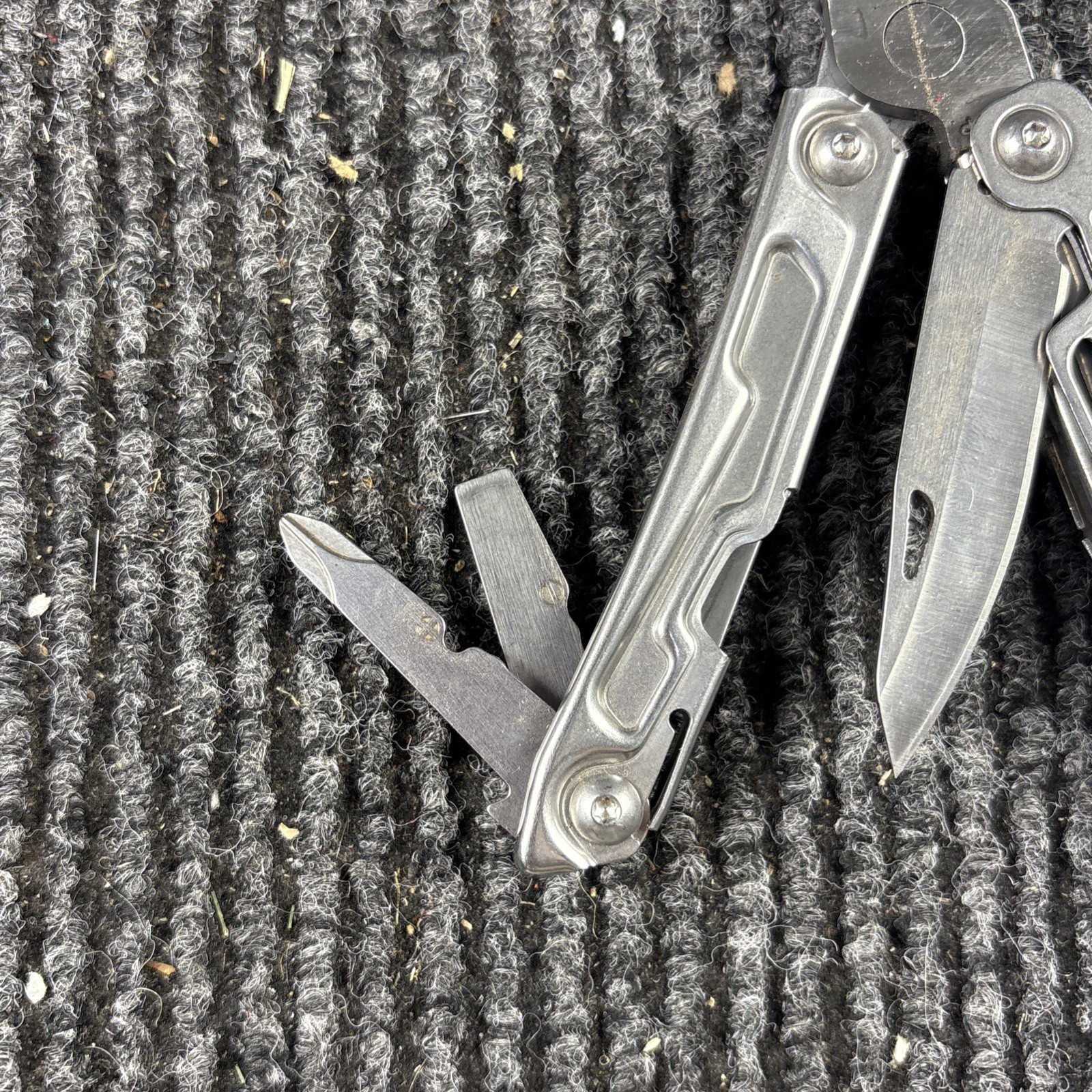 Leatherman Rev 3.8″ Multi-Tool, Stainless! USED (041)
