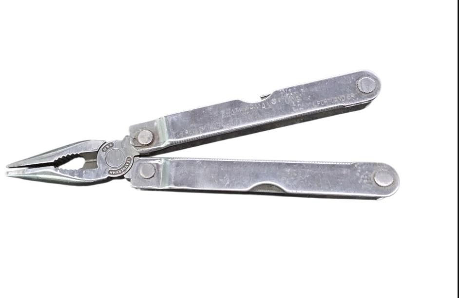 Leatherman Multi-Tool 1325473 w/ Leather Case! (AZP029979)