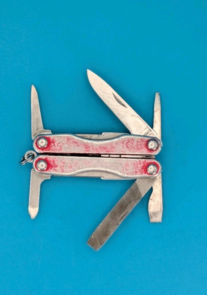 Leatherman Squirt P4 Multi-Tool, Key Ring, Retired, RED! USED/FAIR