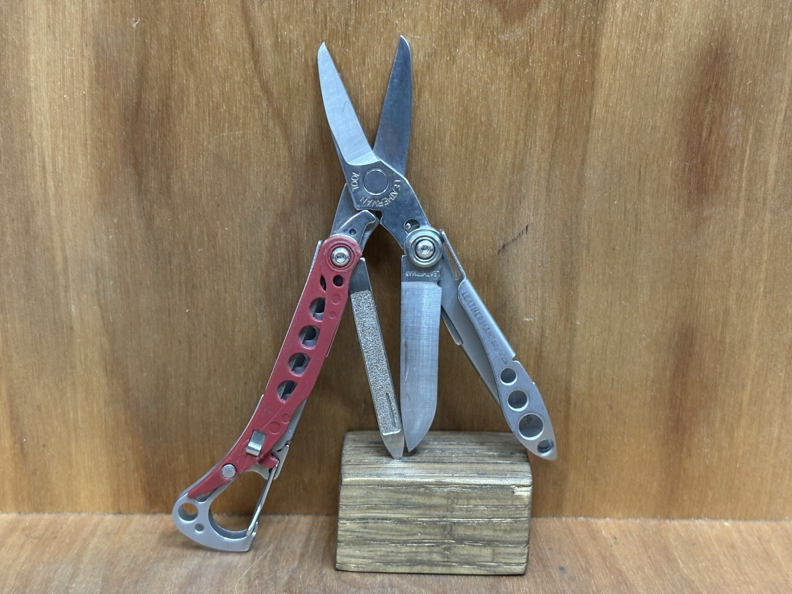 LEATHERMAN STYLE CS Red Multi-Tool Knife File Tweezer Carabiner NEAR MINT!