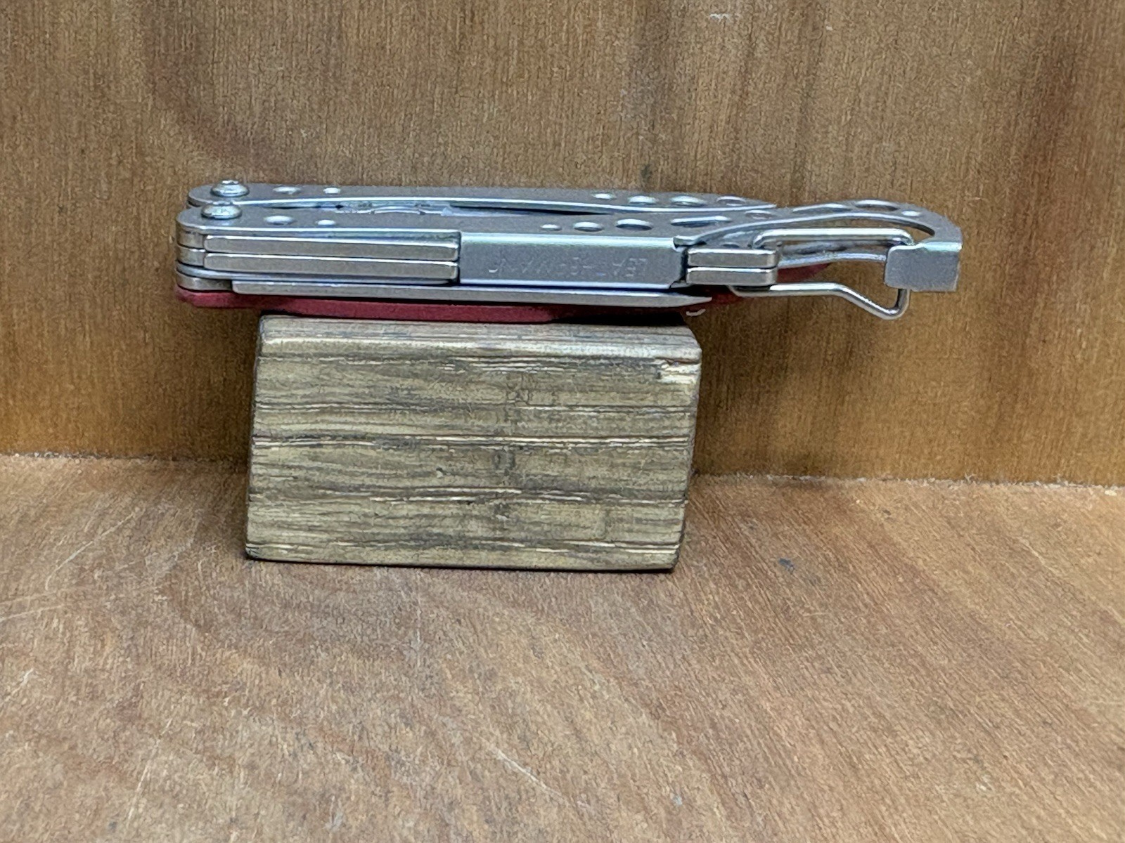 LEATHERMAN STYLE CS Red Multi-Tool Knife File Tweezer Carabiner NEAR MINT!