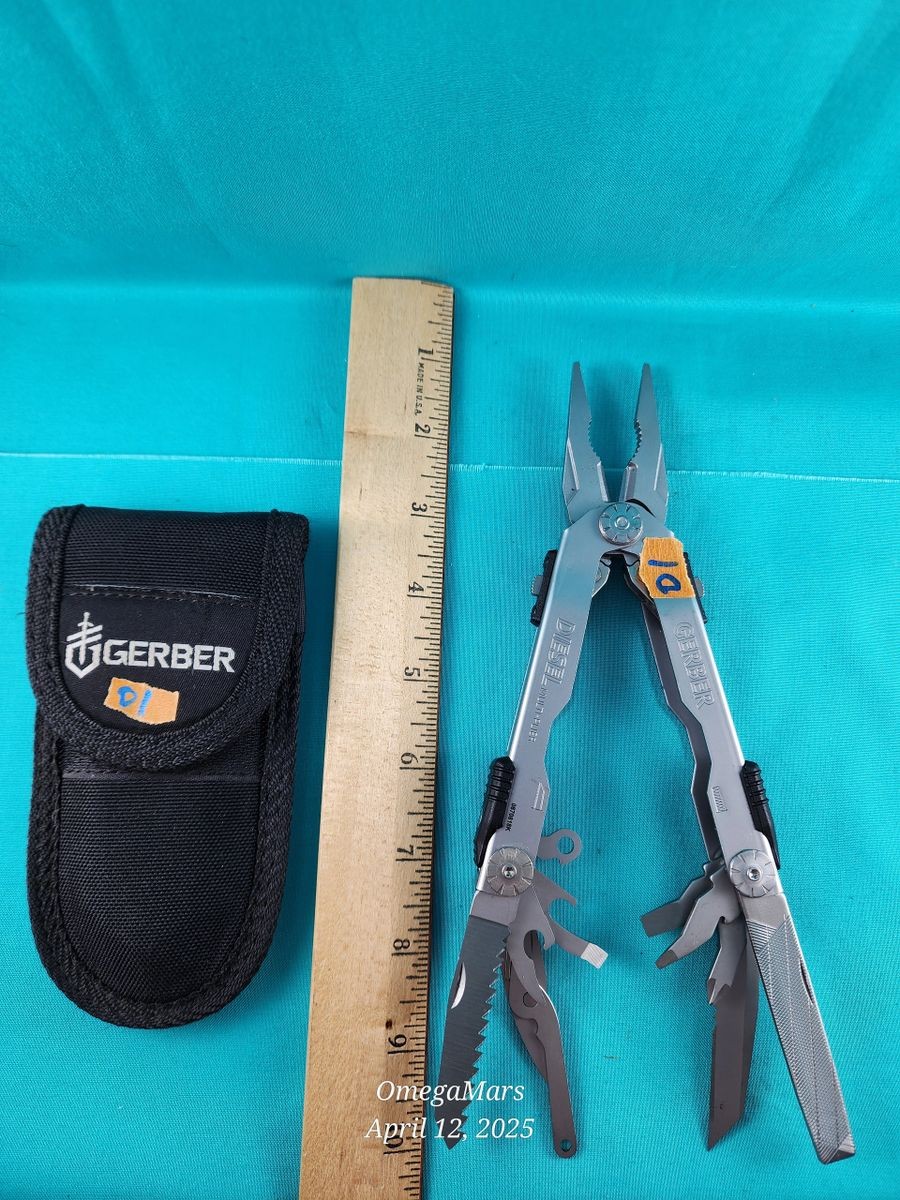 Gerber Multi-Plier Diesel #D1 Looks and feels brand new, w/sheath