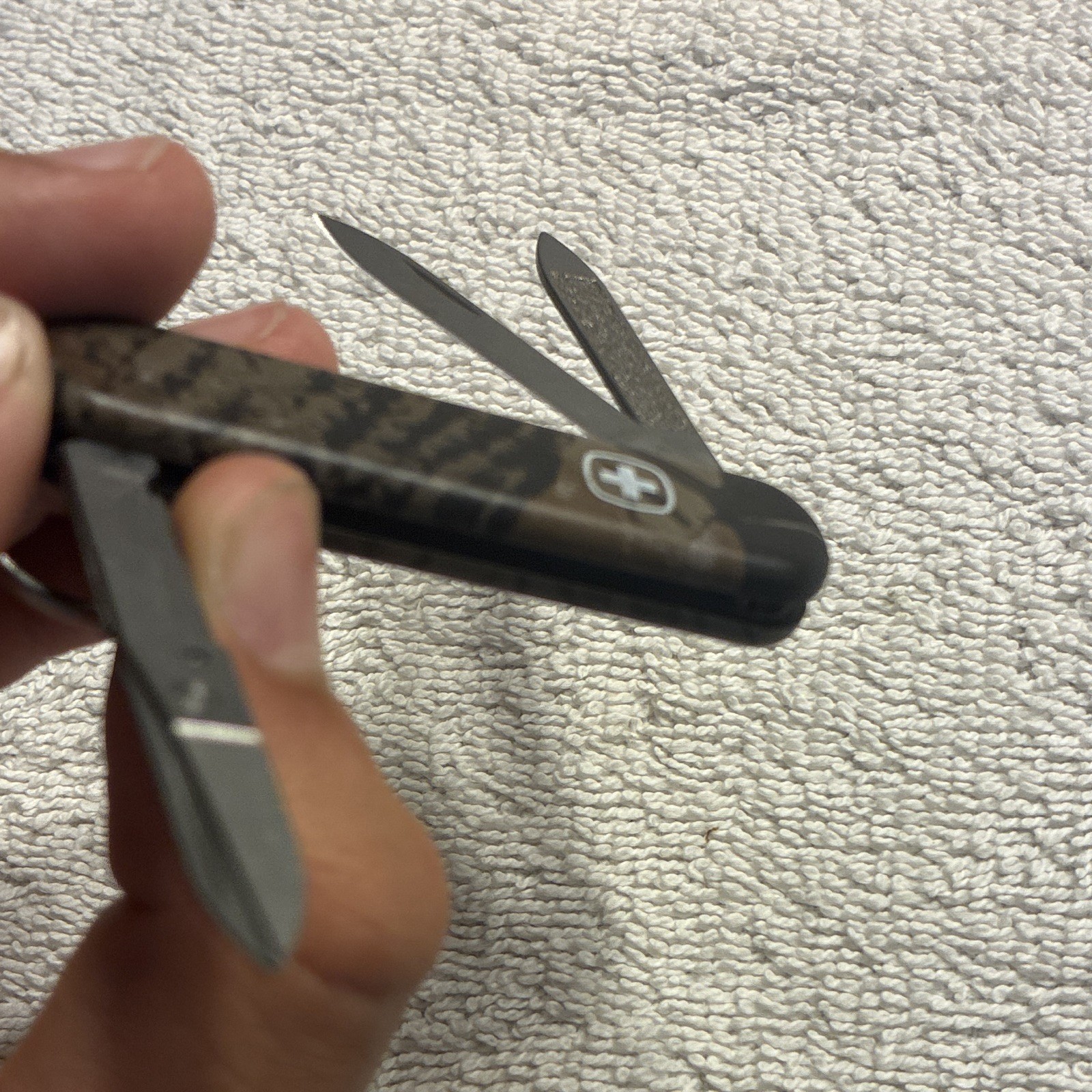 Wenger Classic SD Camo 6-Tool Keychain Multi-Tool Knife Scissors 1.75″
