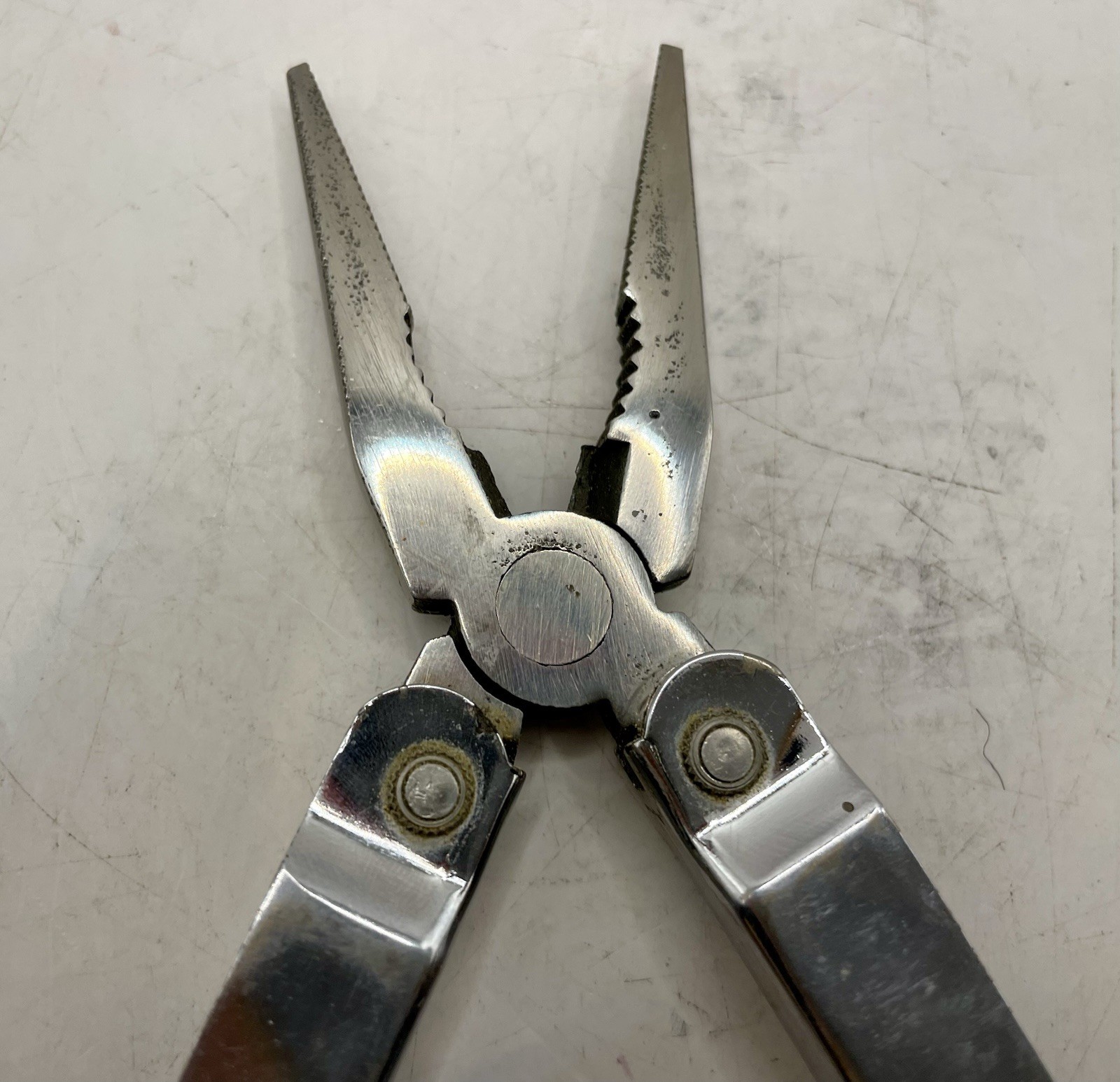 MULTI-TOOL UNbranded Leatherman Style Pliers Knife File 8 Tools Shealth