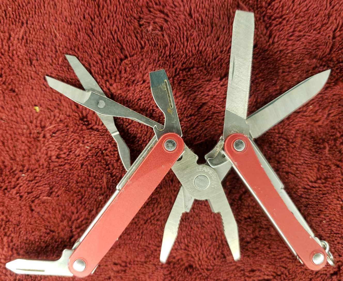 🔴 Leatherman Squirt PS4 Multi-Tool Red