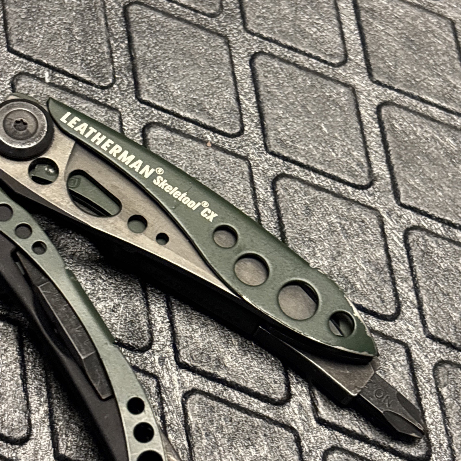 Leatherman Skeletool CX Multitool, Green!