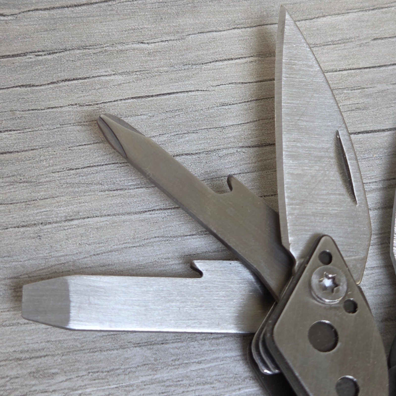 Cabelas Multi-Tool Pocket Folding Knife Pliers Saw Scissors Grey Silver 3 Inch