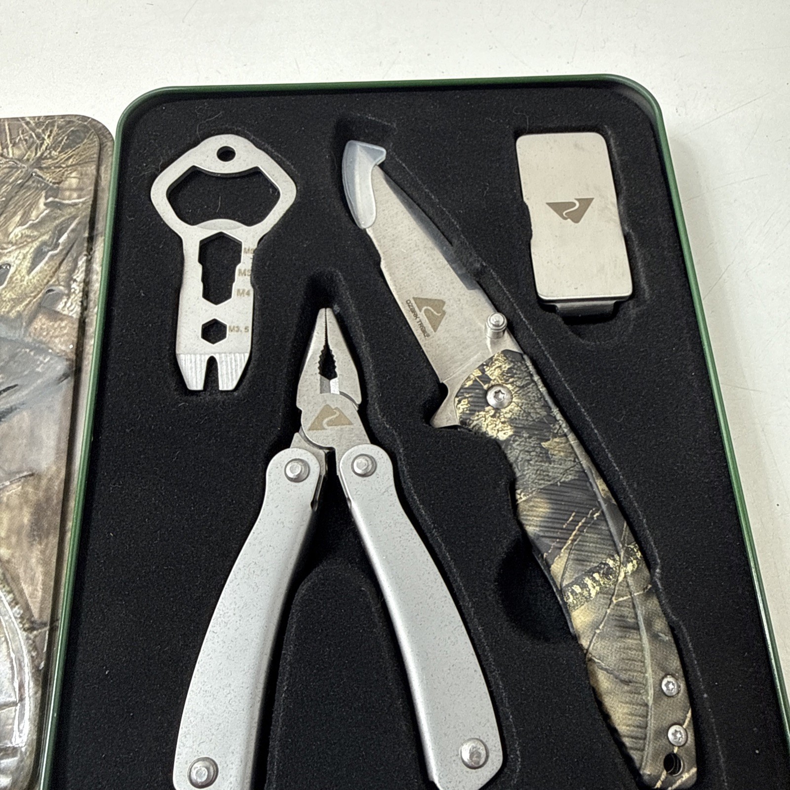 Ozark Trail Mossy Oak Camo 4pc Multitool & Pocket Knife Gift Set Storage Tin