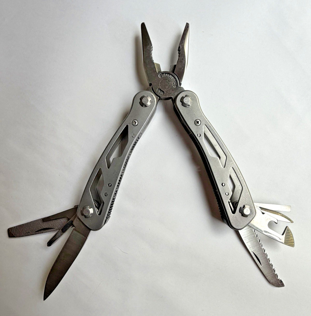 Stanley 13-in-1 Multi-Tool Pocket Knife Stainless Steel Pliers Non Slip Grip