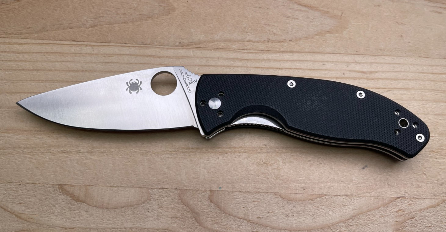 Spyderco Tenacious Folding Pocket Knife 8Cr13MoV Straight Edge Blade – Very Nice