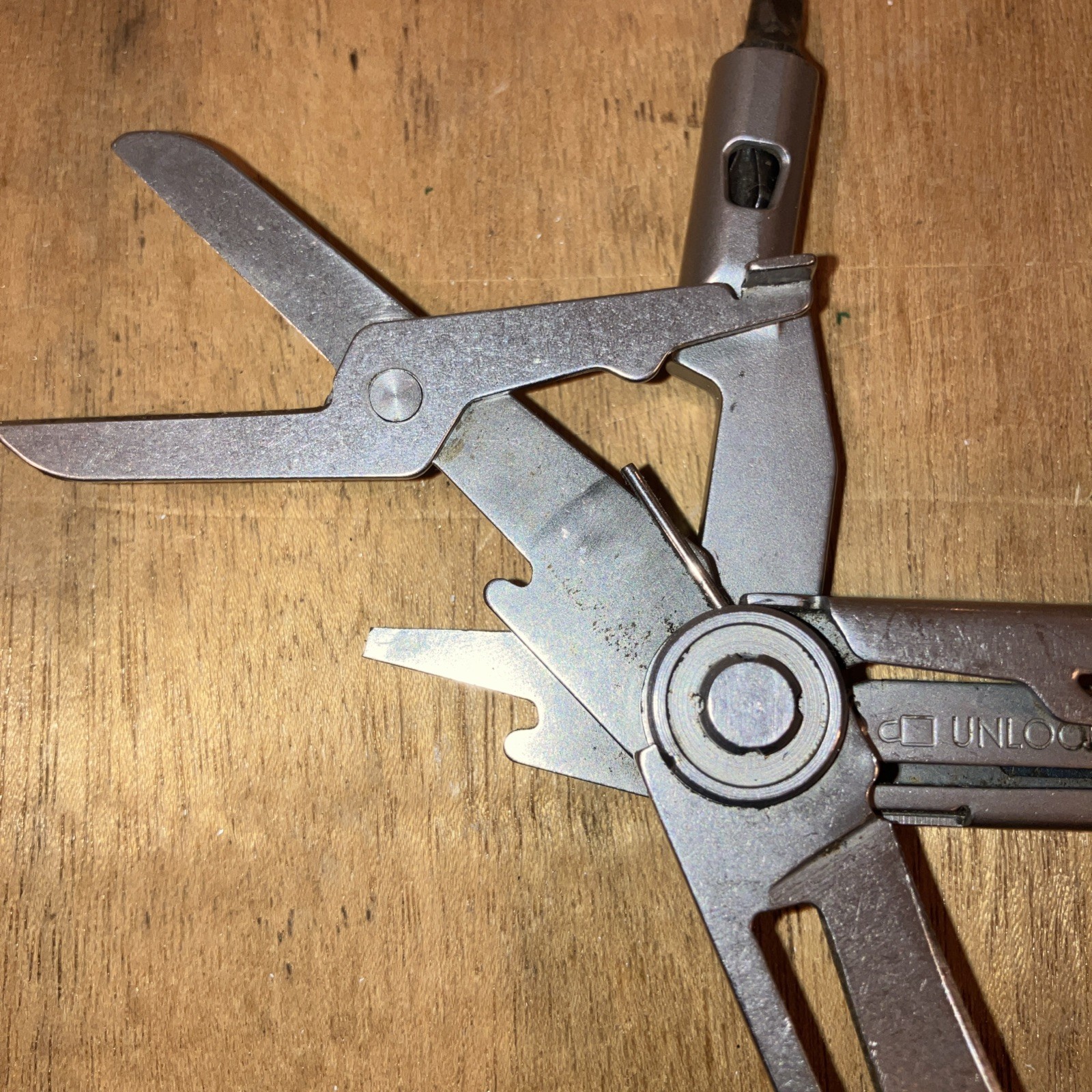 Gerber Armbar Slim Cut Multi Tool 2.5″ S.S. Blade Scissor Bottle Opener
