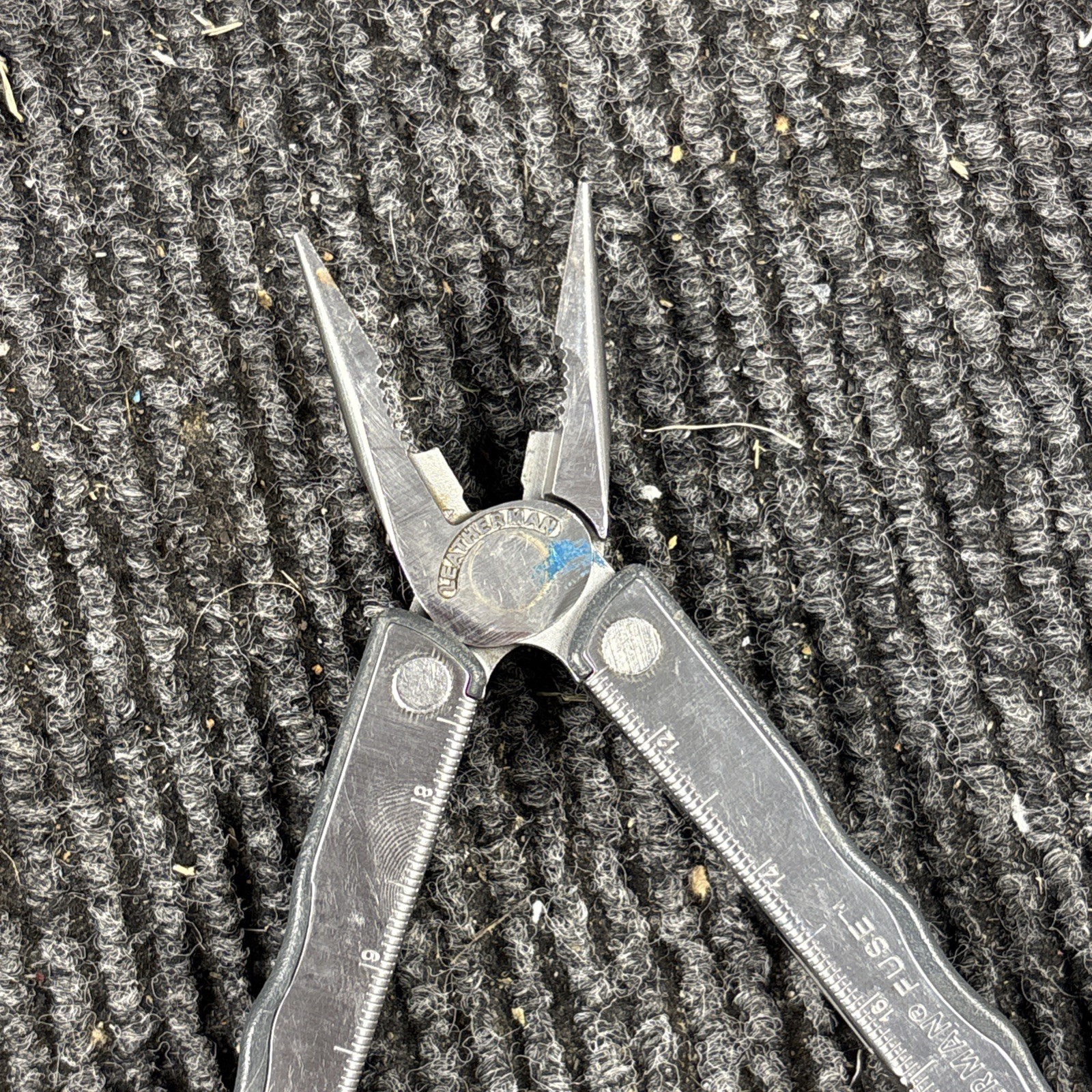 LEATHERMAN FUSE STAINLESS USA MULTI-TOOL (106)