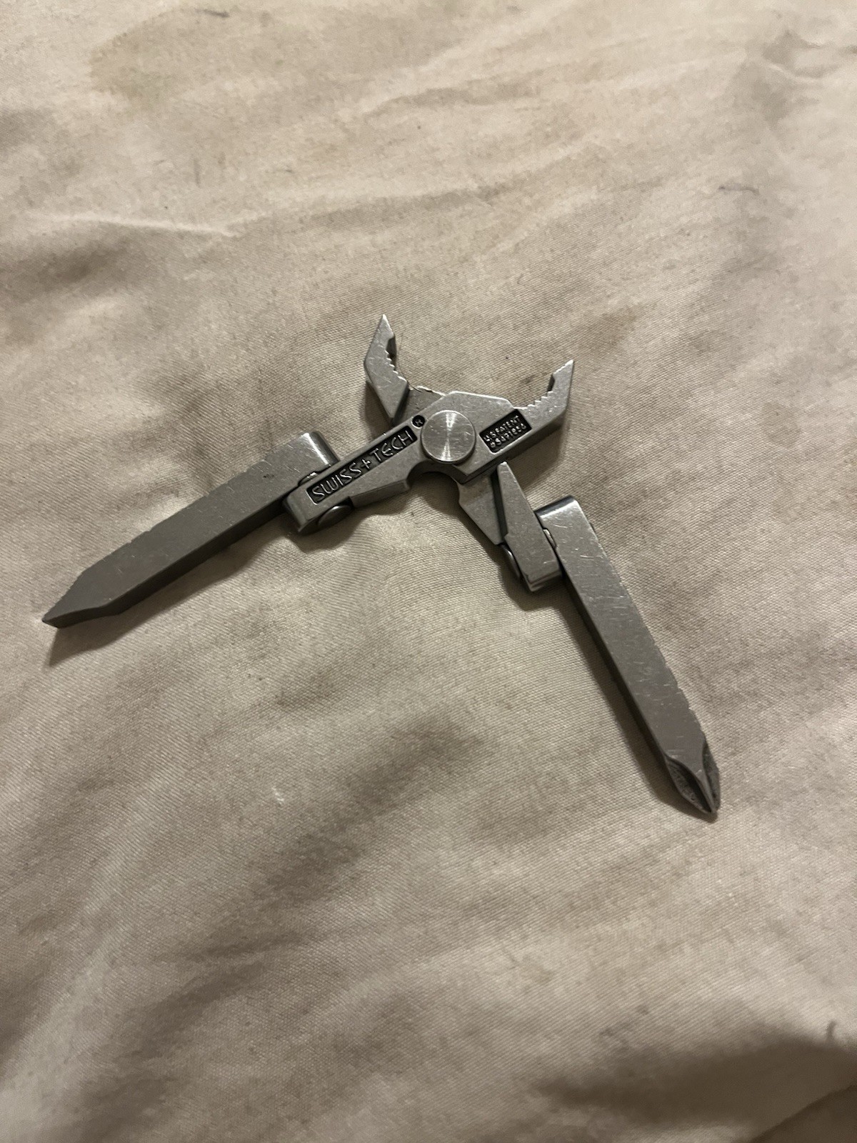 Vintage Swiss+Tech 6-in-1 Stainless Steel Multi-Tool w/ Pocket Clip Silver 4 in