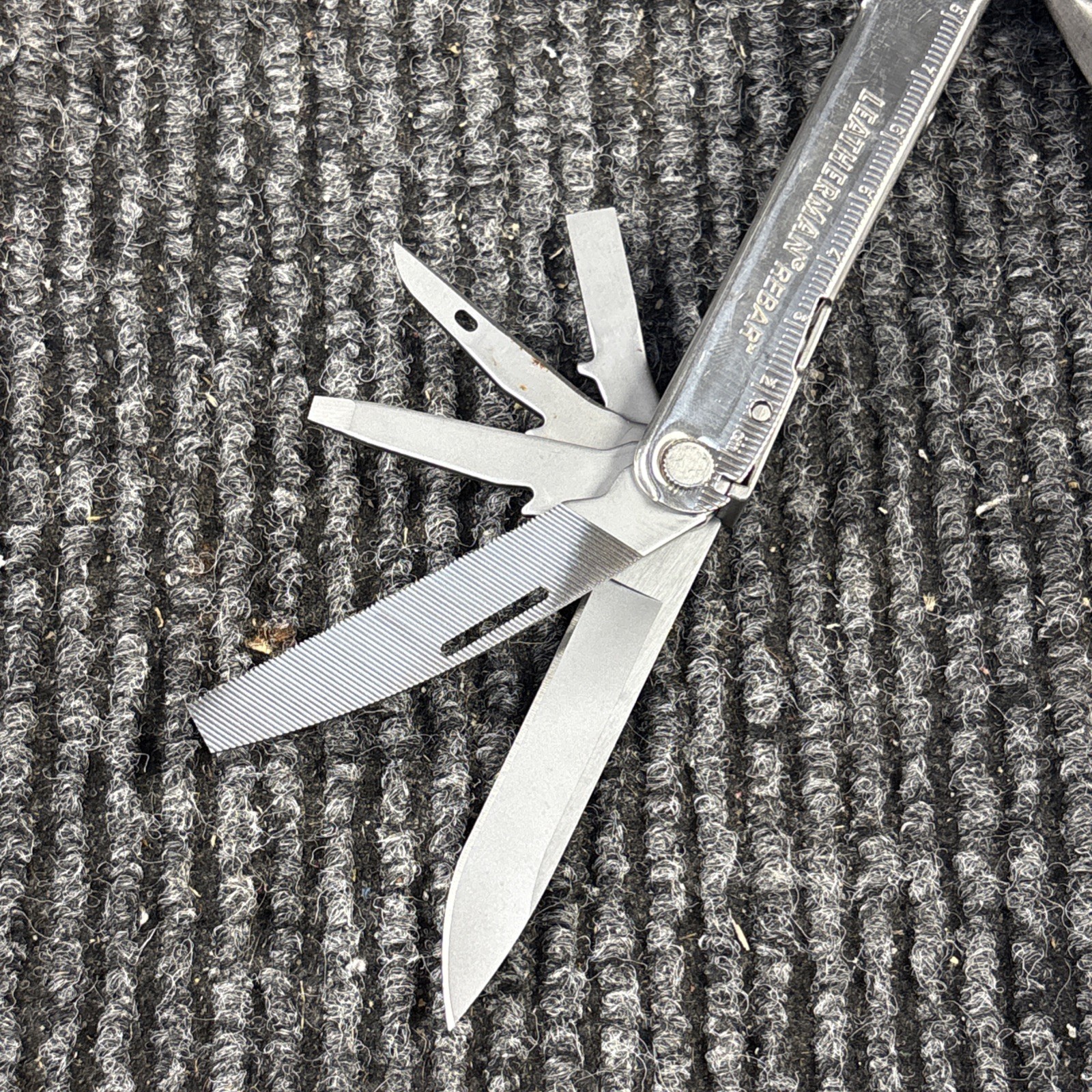 Leatherman REBAR Multi-Tool (084)