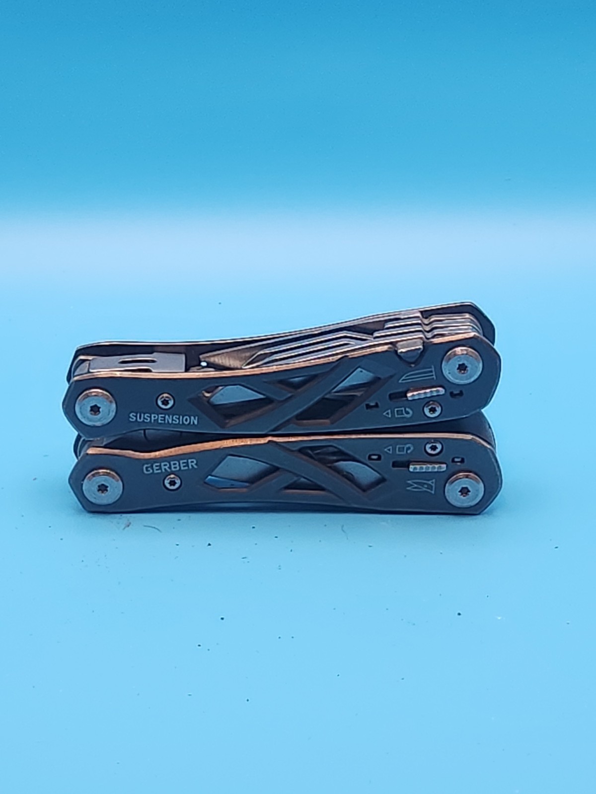 Gerber Suspension 12-in-1 Multi-Tool Gray Stainless Steel Used Tool