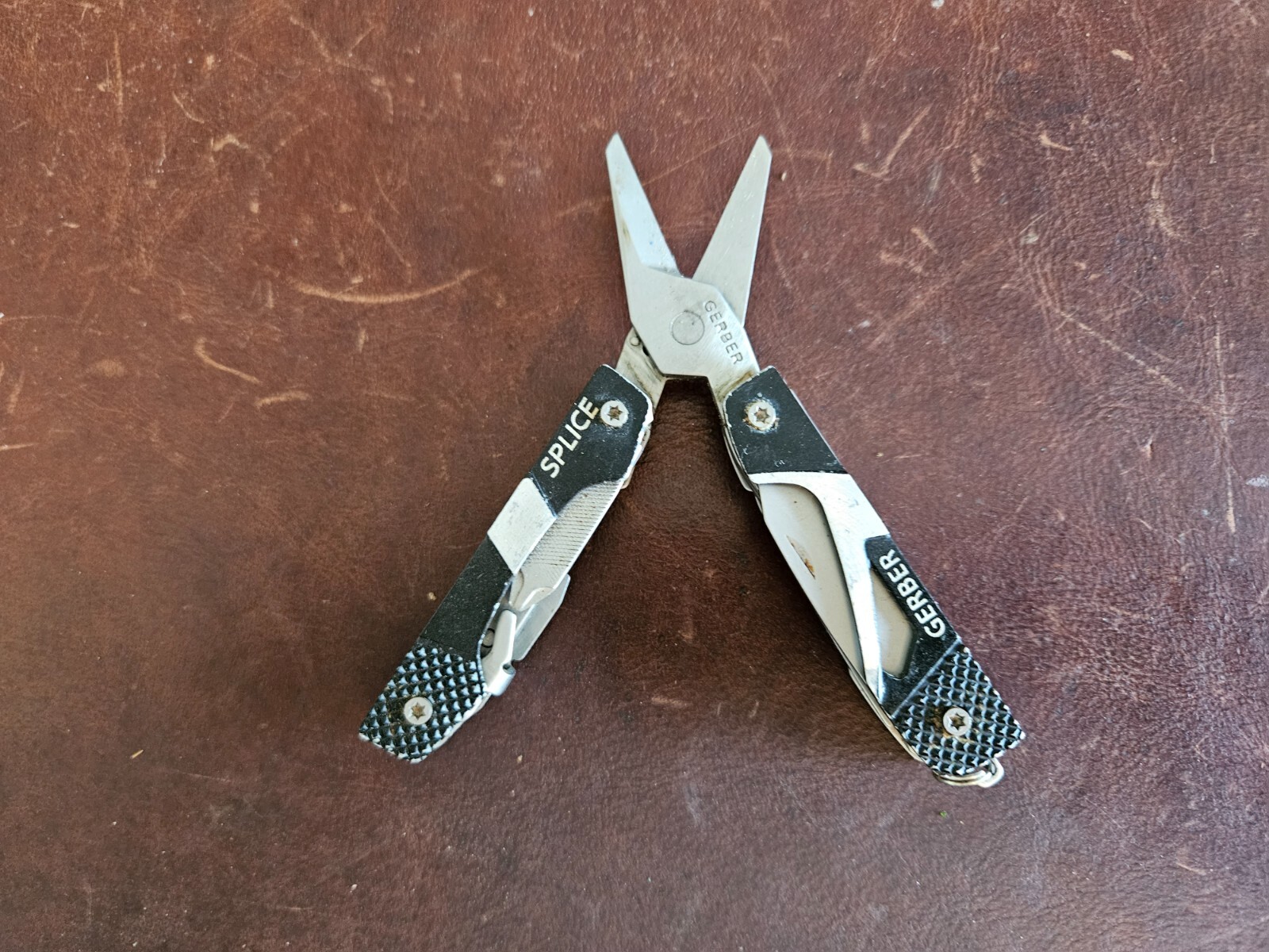 One Gerber Vise / Splice Keychain multitool TSA